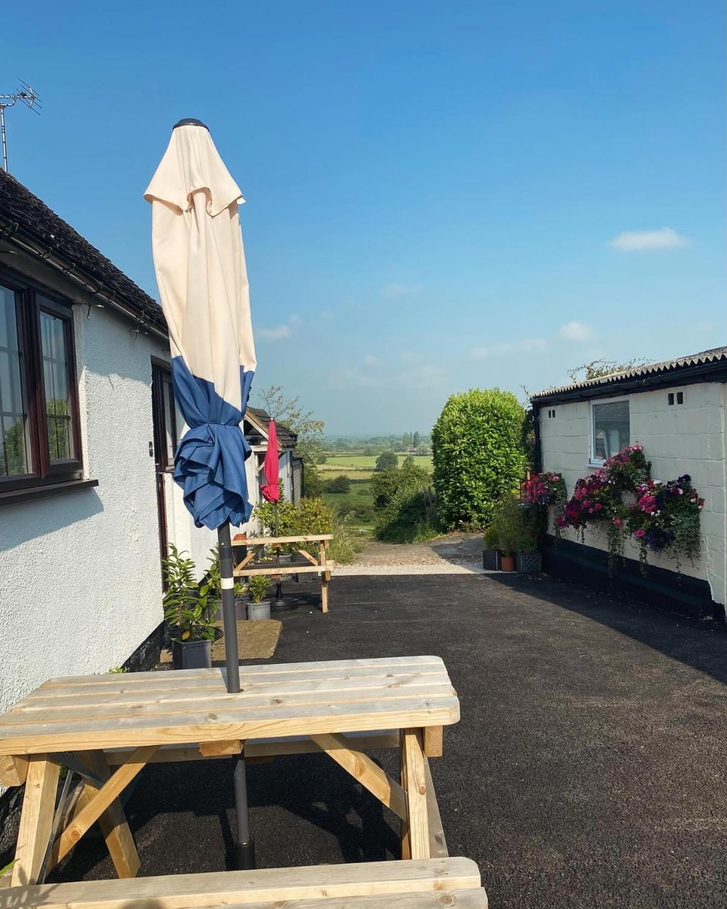 Little Park Holiday Homes Self Catering Cottages 1 & 2 Bedrooms Available Close To Tutbury Castle Exterior photo